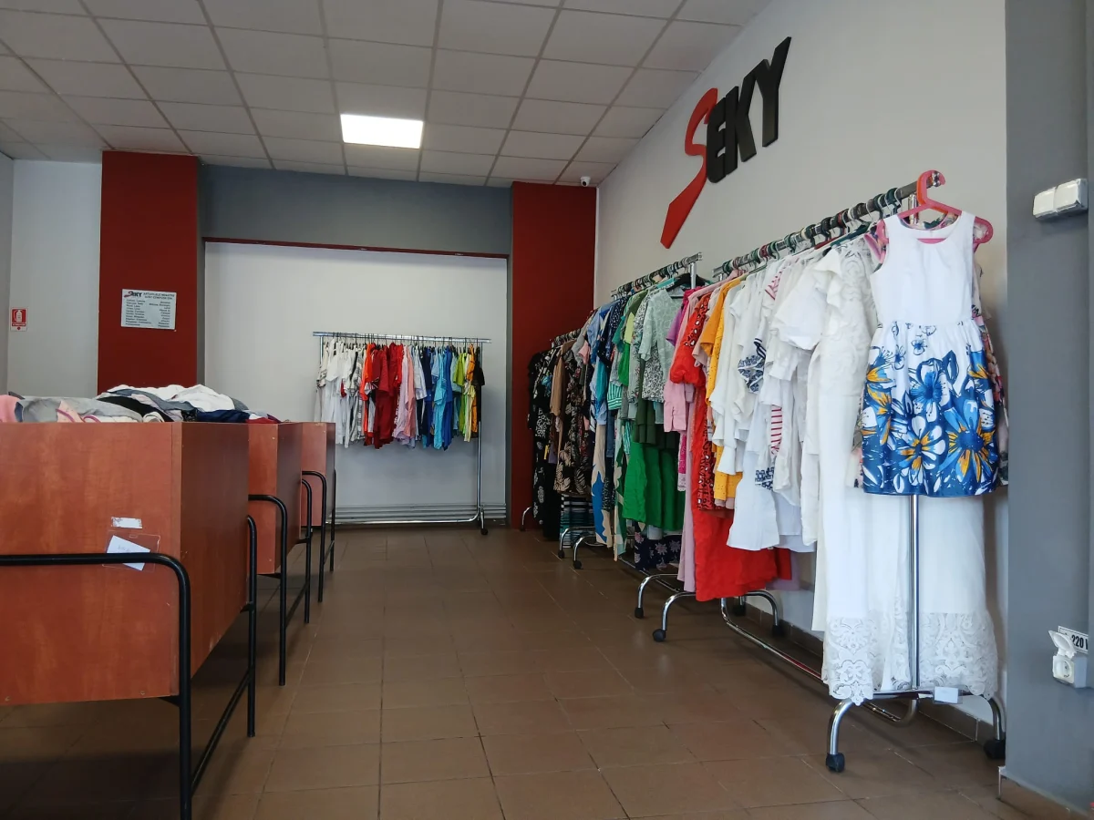 baia-sprie-magazin-haine-second-hand-seky