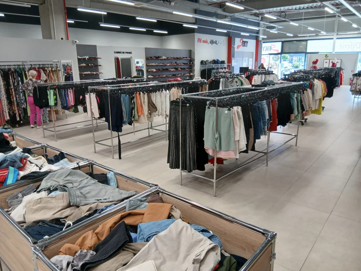 mosnita-noua-haine-de-marca-second-hand-seky-1