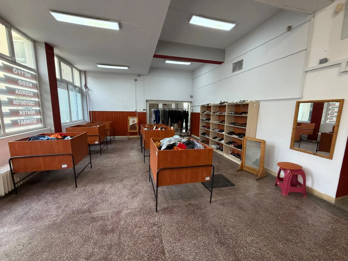 szatmarnemeti-second-hand-ruhauzlet-seky